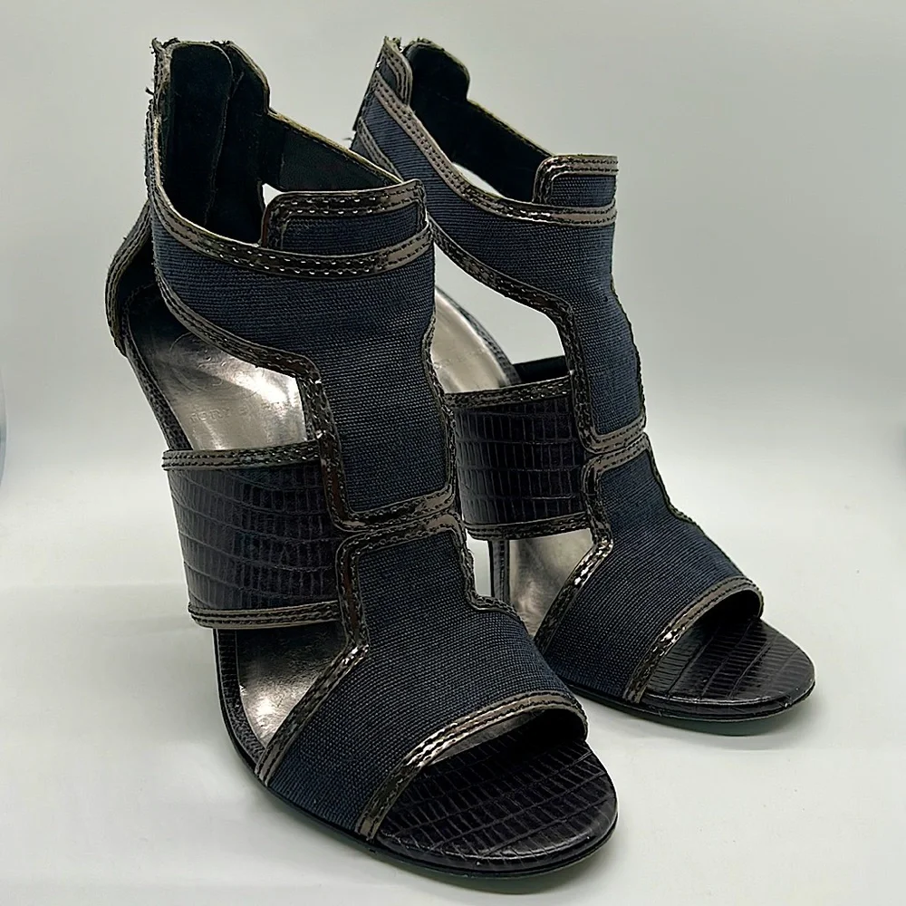 Tory Burch Sexy Authentic Navy Blue & Black Stiletto Heel Shoes **Size 7** 🔥🔥 - Picture 1 of 7